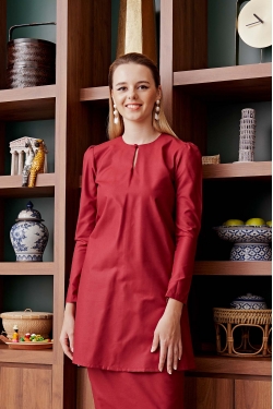 TUSCA WOMEN: Alia Kurung Pahang in Maroon