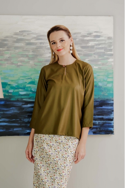 TUSCA WOMEN: Dania Kurung Kedah in Army Green TUSCA WOMEN: Dania Kurung Kedah in Army Green